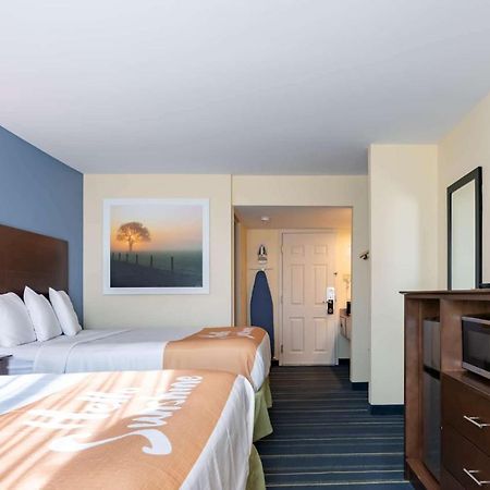 Days Inn By Wyndham Hartford/Closest Downtown Exterior photo