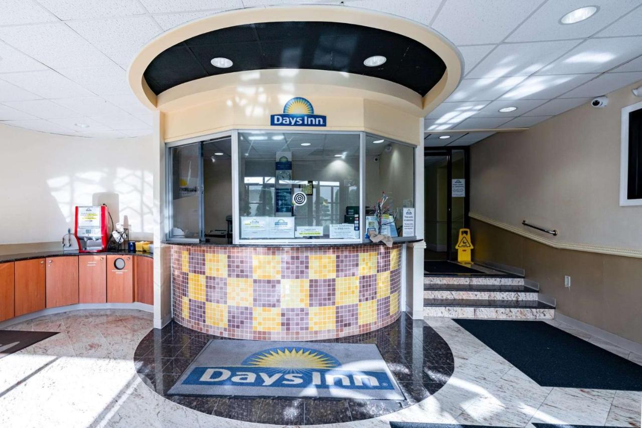 Days Inn By Wyndham Hartford/Closest Downtown Exterior photo
