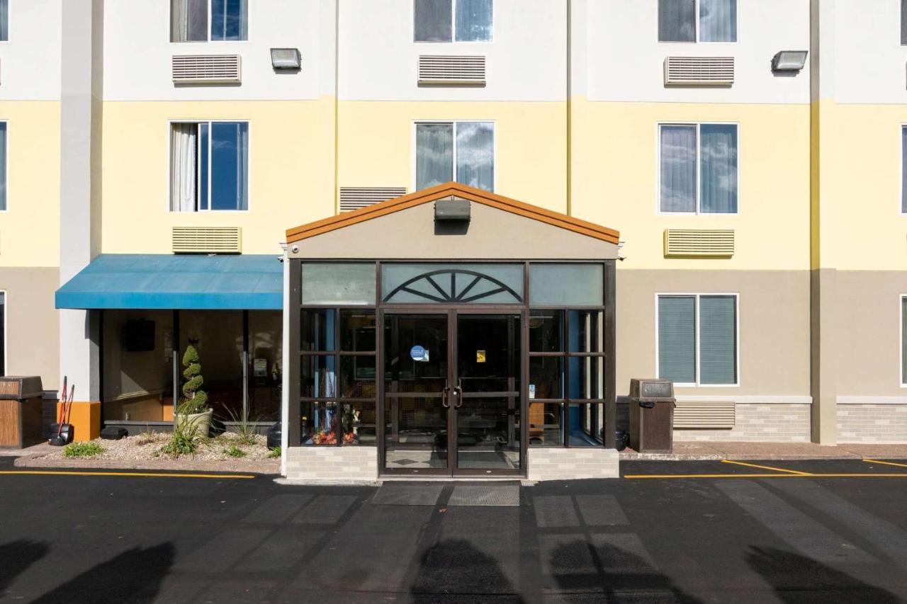 Days Inn By Wyndham Hartford/Closest Downtown Exterior photo