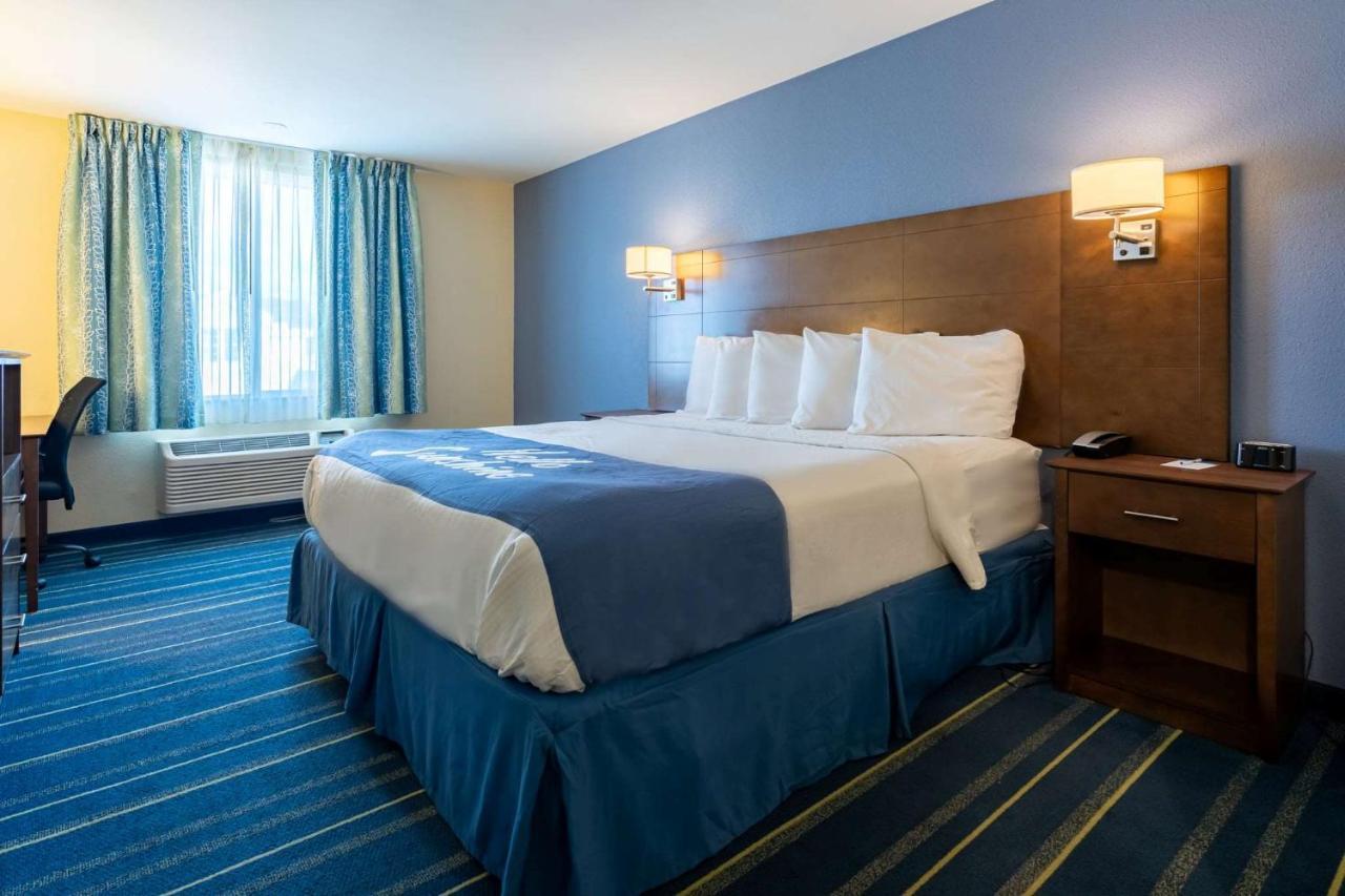 Days Inn By Wyndham Hartford/Closest Downtown Exterior photo