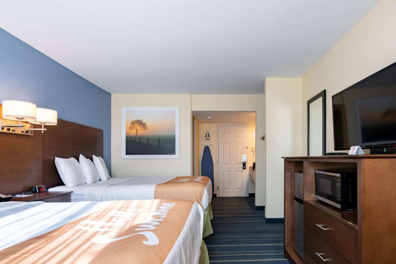 Days Inn By Wyndham Hartford/Closest Downtown Exterior photo