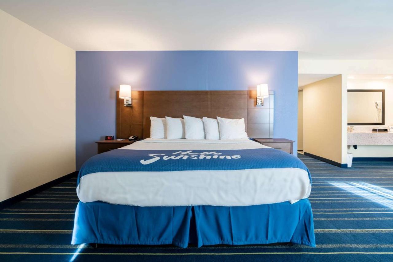 Days Inn By Wyndham Hartford/Closest Downtown Exterior photo