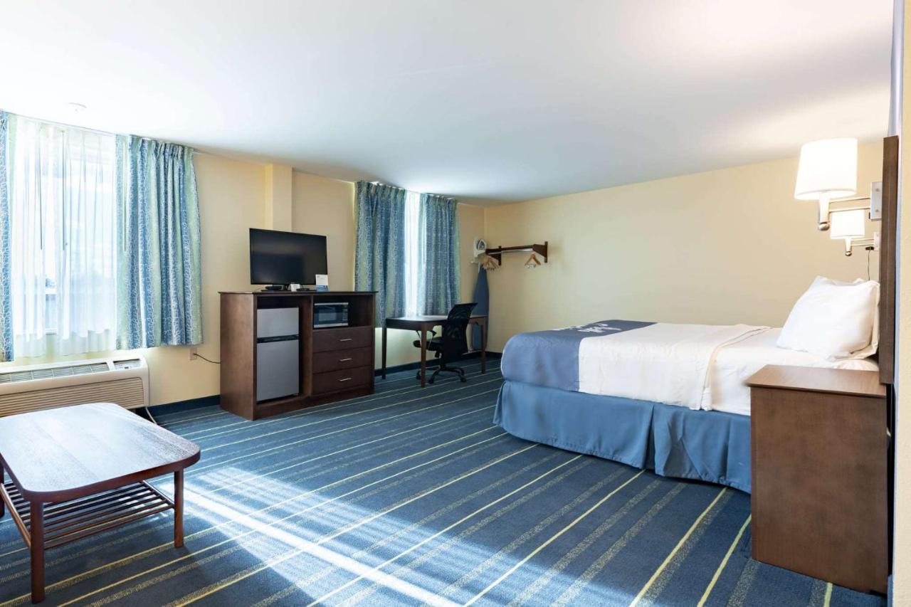 Days Inn By Wyndham Hartford/Closest Downtown Exterior photo