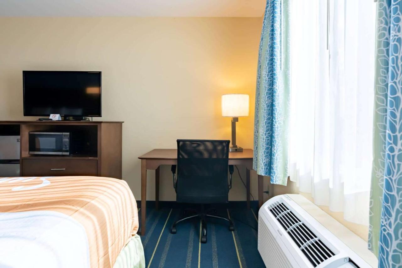 Days Inn By Wyndham Hartford/Closest Downtown Exterior photo