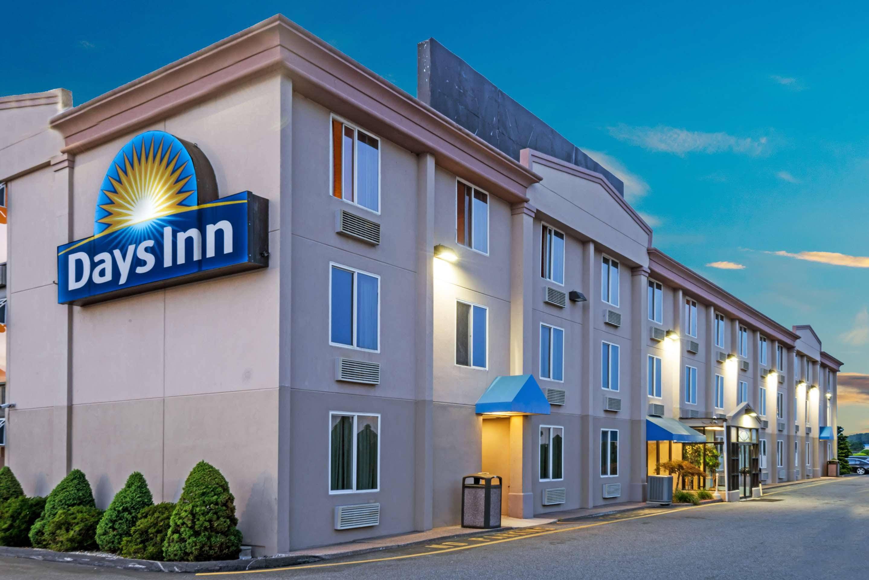 Days Inn By Wyndham Hartford/Closest Downtown Exterior photo