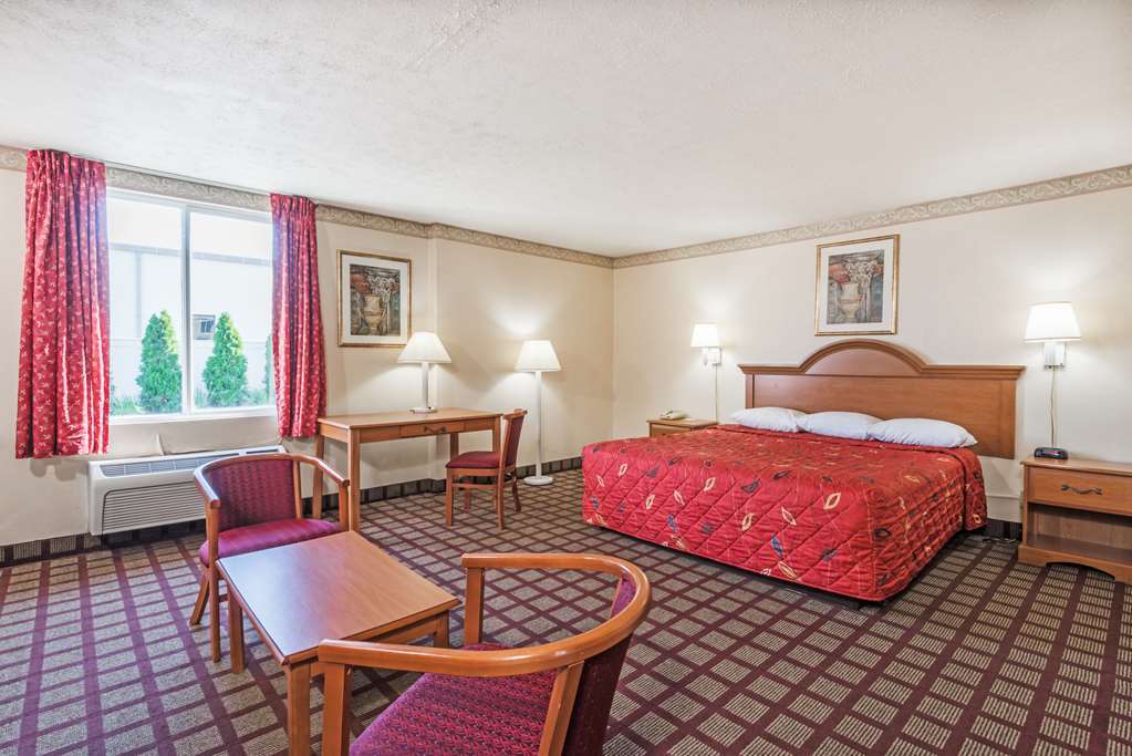 Days Inn By Wyndham Hartford/Closest Downtown Room photo